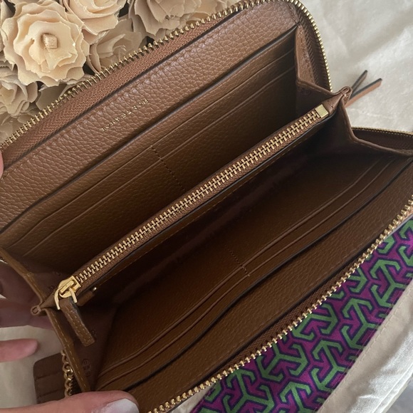 Tory Burch Women's Britten Zip Continental Wallet & cardholder - Picture 5 of 10